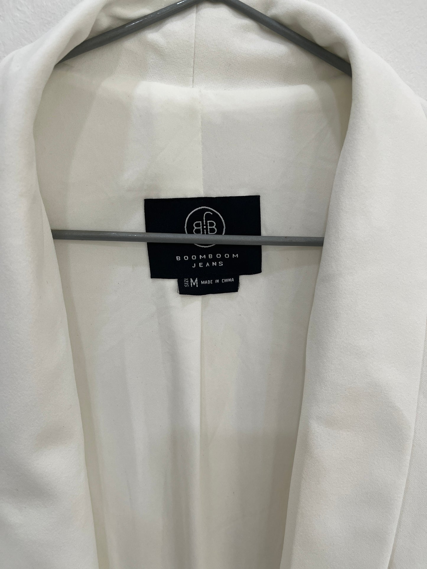 White cropped sleeve blazer